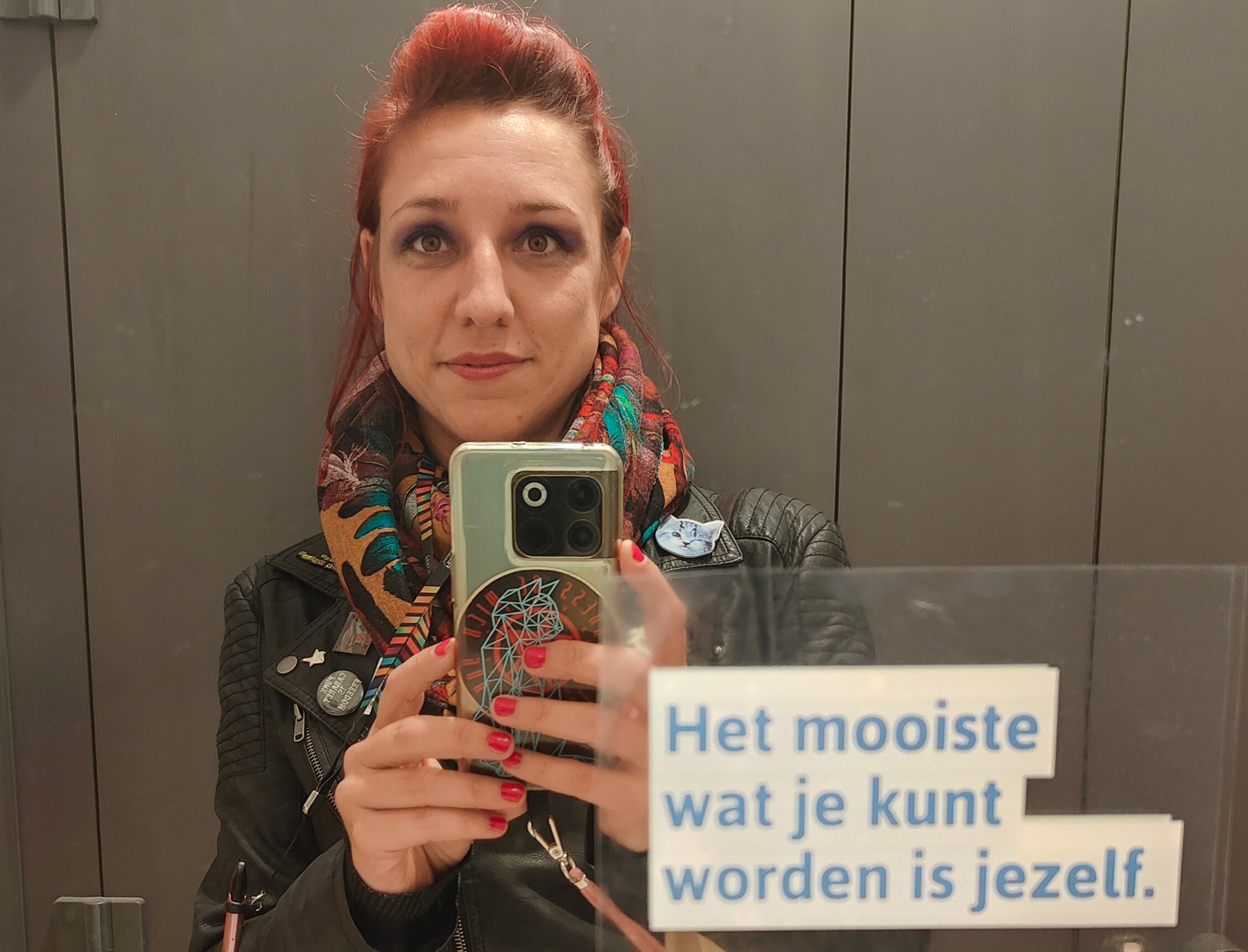 'The most beautiful thing you can become is yourself' - picture of Julie taken (in the mirror) at Trefpunt Ghent